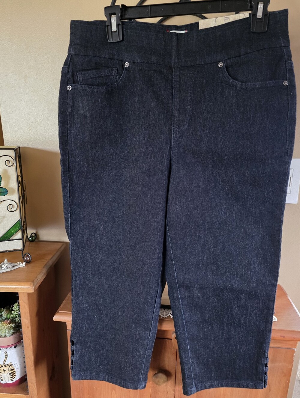 🆕️ Women's Black Savvy Universal Fit Stretch Slip-On Denim Capri Jeans Size 12